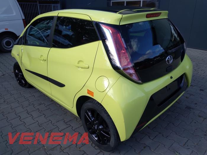 Toyota Aygo 1.0 12V VVT-i Samochód złomowany (2017, Zólty)