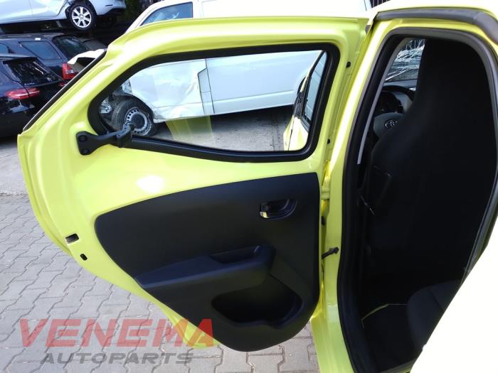 Toyota Aygo 1.0 12V VVT-i Samochód złomowany (2017, Zólty)