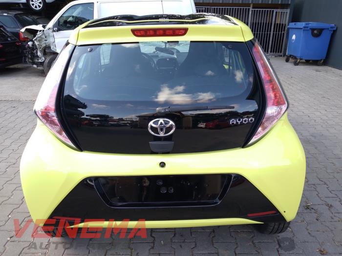 Toyota Aygo 1.0 12V VVT-i Samochód złomowany (2017, Zólty)