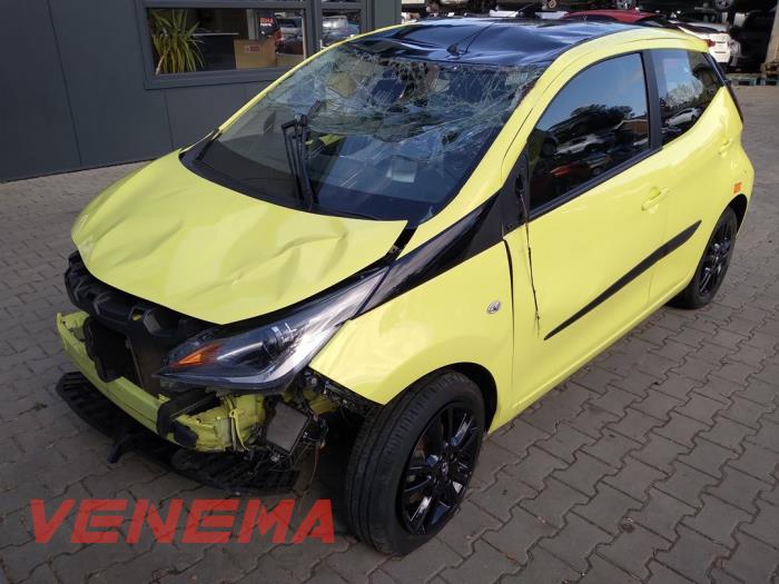 Toyota Aygo 1.0 12V VVT-i Samochód złomowany (2017, Zólty)