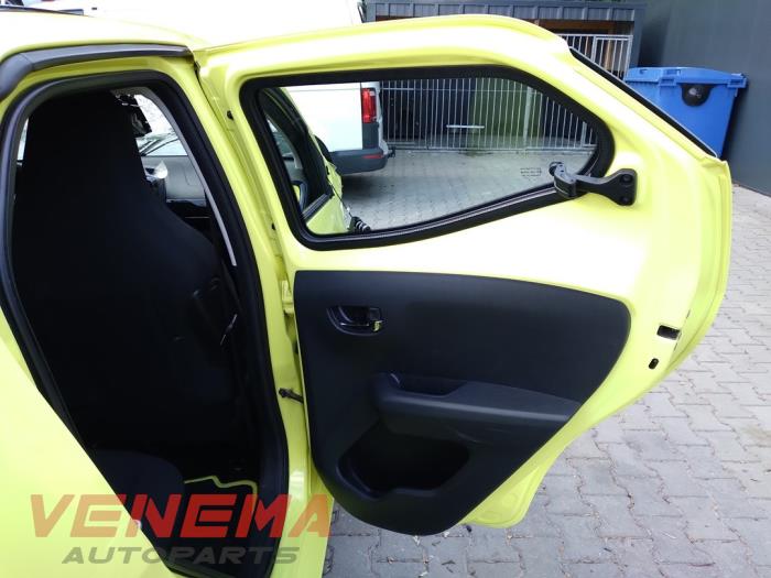 Toyota Aygo 1.0 12V VVT-i Samochód złomowany (2017, Zólty)