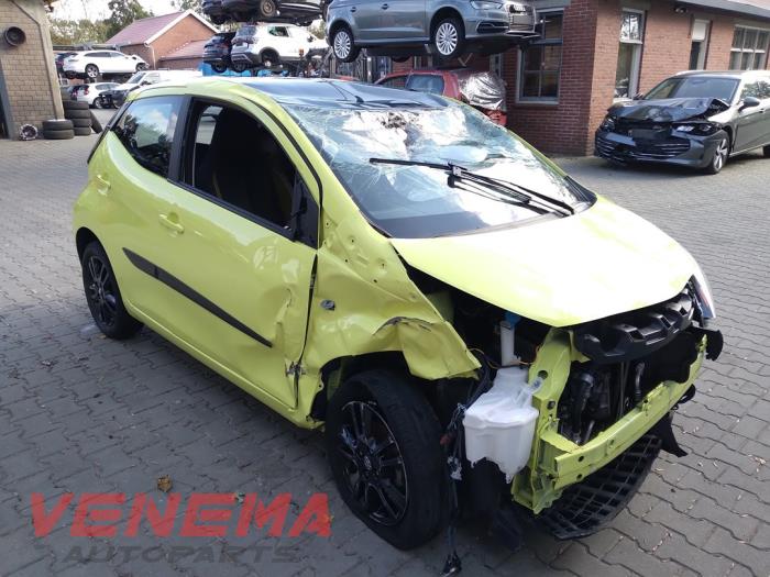 Toyota Aygo 1.0 12V VVT-i Samochód złomowany (2017, Zólty)