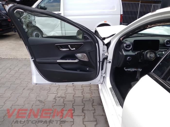 Mercedes C C-200 1.5 EQ Boost 4-Matic Samochód złomowany (2024, Bialy)