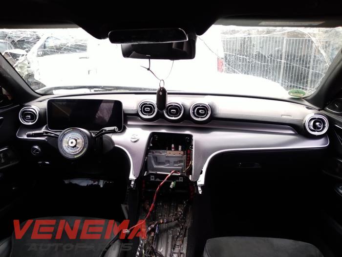 Mercedes C C-200 1.5 EQ Boost 4-Matic Samochód złomowany (2024, Bialy)