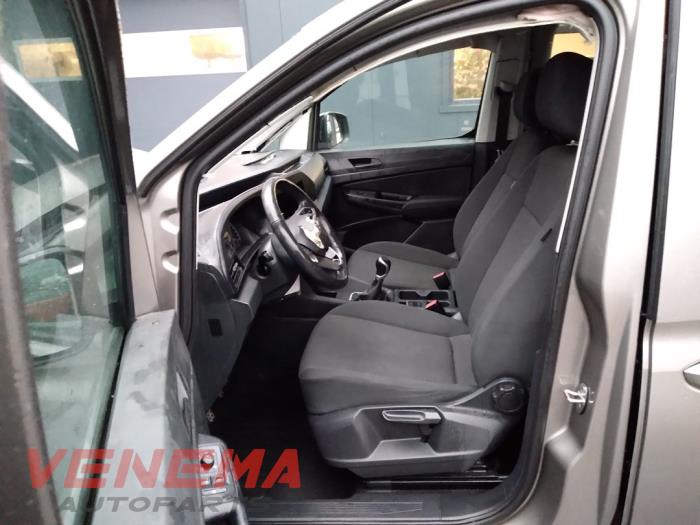 Volkswagen Caddy Combi V 2.0 TDI BlueMotionTechnology Samochód złomowany (2021, Metalik, Bez)