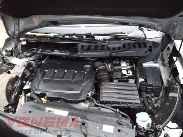 Volkswagen Caddy Combi V 2.0 TDI BlueMotionTechnology Samochód złomowany (2021, Metalik, Bez)