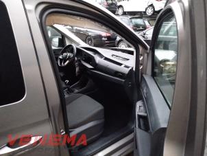 Volkswagen Caddy Combi V 2.0 TDI BlueMotionTechnology Samochód złomowany (2021, Metalik, Bez)