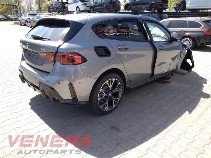 BMW 1 serie 120 1.5 TwinPower Turbo 12V Épave (2025, Métallisé, Gris)
