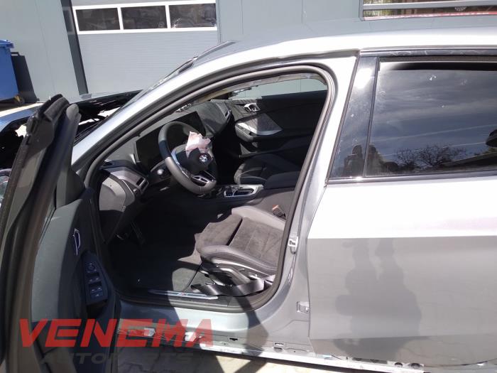 BMW 1 serie 120 1.5 TwinPower Turbo 12V Épave (2025, Métallisé, Gris)
