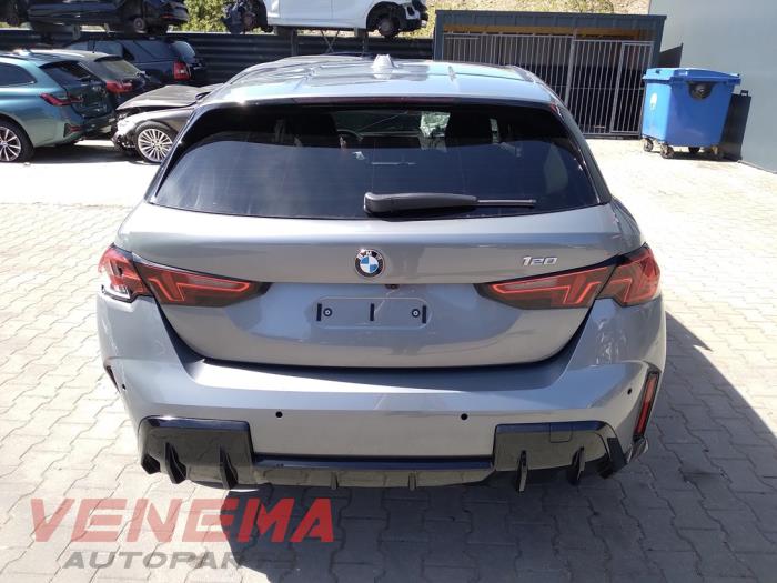 BMW 1 serie 120 1.5 TwinPower Turbo 12V Épave (2025, Métallisé, Gris)