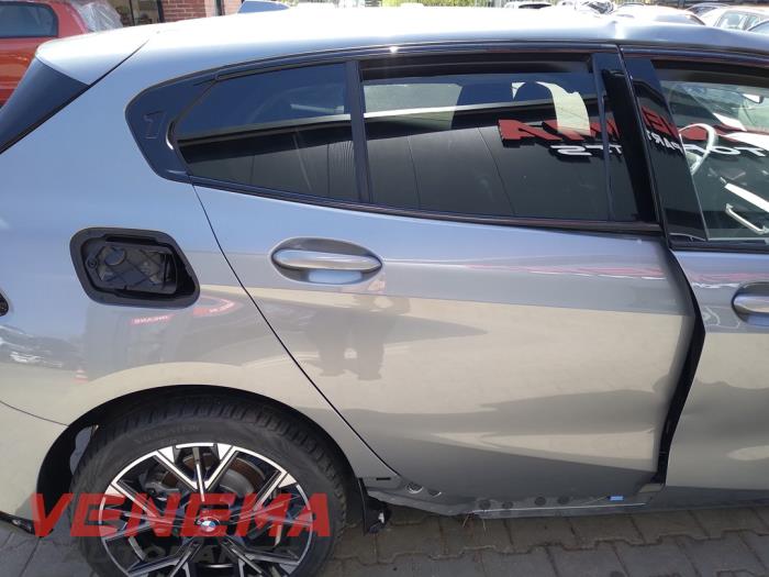 BMW 1 serie 120 1.5 TwinPower Turbo 12V Épave (2025, Métallisé, Gris)