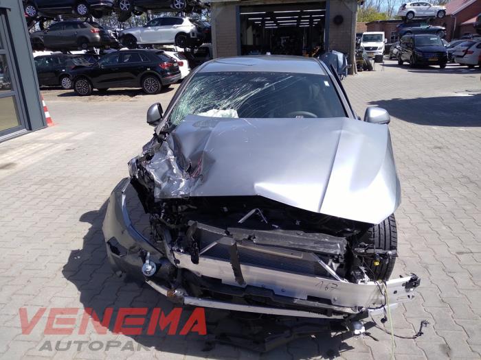 BMW 1 serie 120 1.5 TwinPower Turbo 12V Épave (2025, Métallisé, Gris)