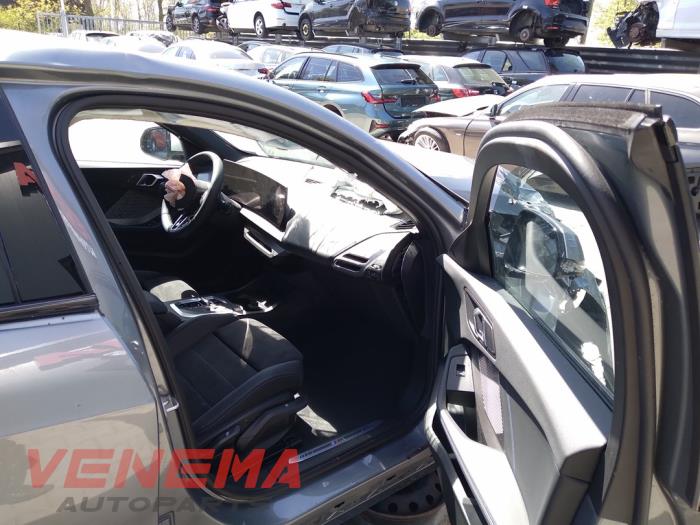 BMW 1 serie 120 1.5 TwinPower Turbo 12V Épave (2025, Métallisé, Gris)