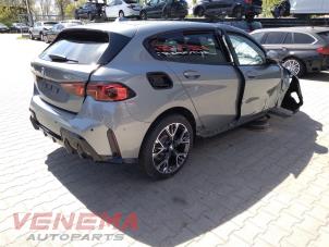 BMW 1 serie 120 1.5 TwinPower Turbo 12V Épave (2025, Métallisé, Gris)