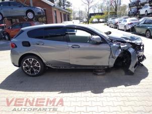 BMW 1 serie 120 1.5 TwinPower Turbo 12V Épave (2025, Métallisé, Gris)
