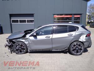 BMW 1 serie 120 1.5 TwinPower Turbo 12V Épave (2025, Métallisé, Gris)