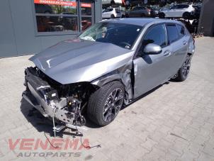 BMW 1 serie 120 1.5 TwinPower Turbo 12V Épave (2025, Métallisé, Gris)