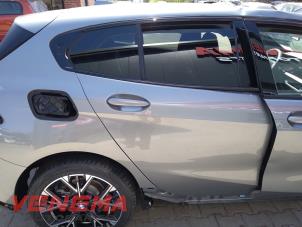BMW 1 serie 120 1.5 TwinPower Turbo 12V Épave (2025, Métallisé, Gris)