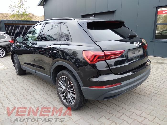 Audi Q3 1.4 45 TFSI e 16V Épave (2023, Métallisé, Noir)