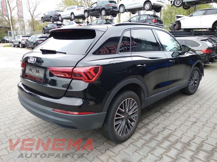 Audi Q3 1.4 45 TFSI e 16V Épave (2023, Métallisé, Noir)