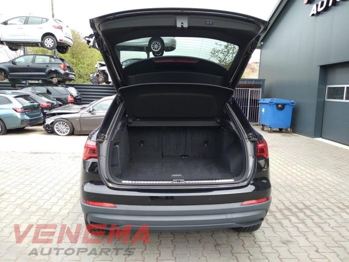 Audi Q3 1.4 45 TFSI e 16V Épave (2023, Métallisé, Noir)