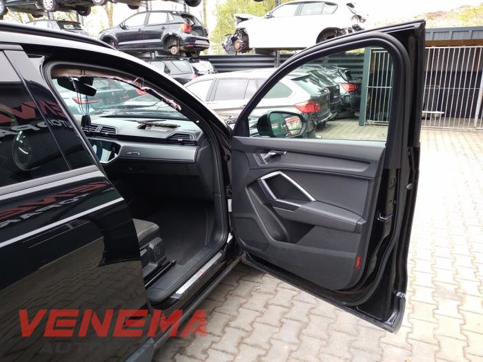 Audi Q3 1.4 45 TFSI e 16V Épave (2023, Métallisé, Noir)