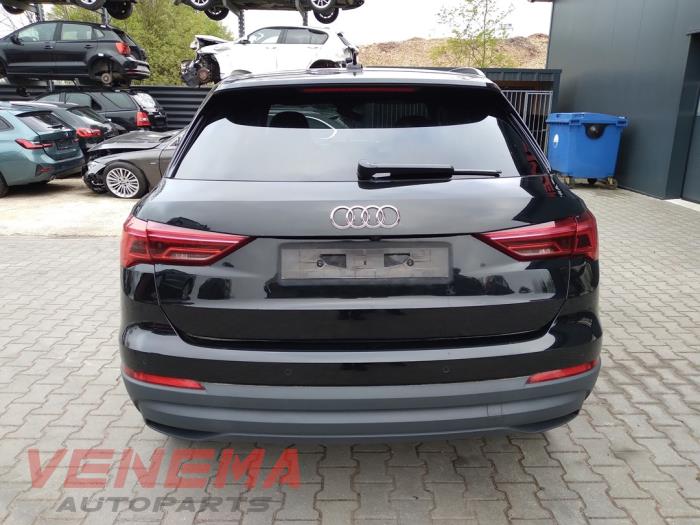Audi Q3 1.4 45 TFSI e 16V Épave (2023, Métallisé, Noir)