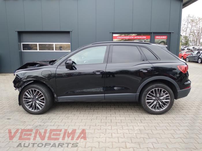 Audi Q3 1.4 45 TFSI e 16V Épave (2023, Métallisé, Noir)