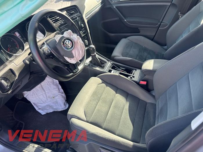 Volkswagen Golf VII 1.5 TSI Evo BMT 16V Épave (2018, Métallisé, Champagne)