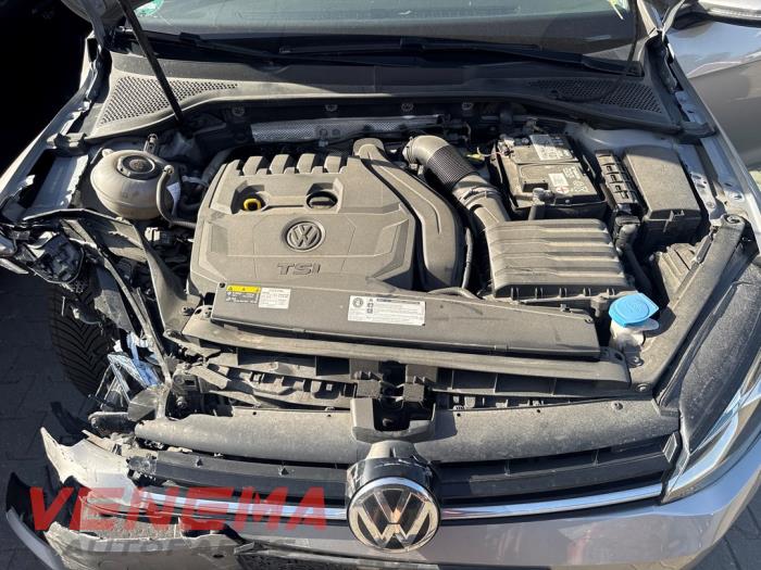 Volkswagen Golf VII 1.5 TSI Evo BMT 16V Épave (2018, Métallisé, Champagne)