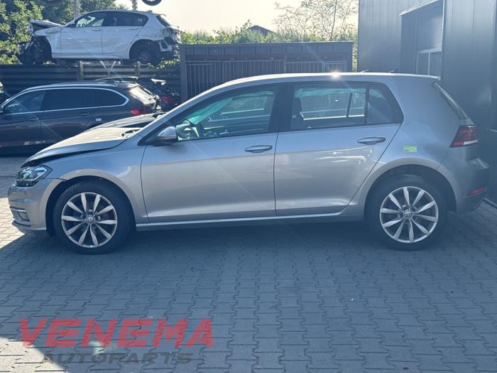 Volkswagen Golf VII 1.5 TSI Evo BMT 16V Épave (2018, Métallisé, Champagne)