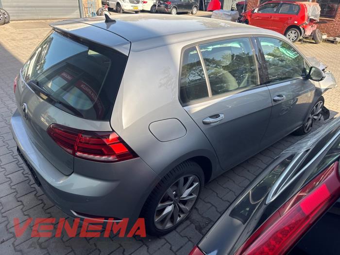 Volkswagen Golf VII 1.5 TSI Evo BMT 16V Épave (2018, Métallisé, Champagne)
