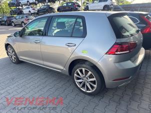 Volkswagen Golf VII 1.5 TSI Evo BMT 16V Épave (2018, Métallisé, Champagne)