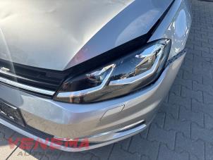 Volkswagen Golf VII 1.5 TSI Evo BMT 16V Épave (2018, Métallisé, Champagne)