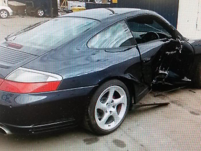 Porsche 911 3.6 Carrera 4 24V Épave (2004, Bleu)