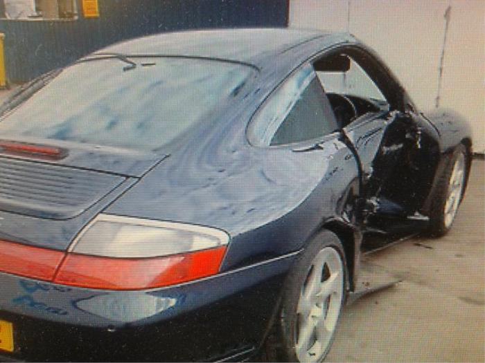 Porsche 911 3.6 Carrera 4 24V Épave (2004, Bleu)