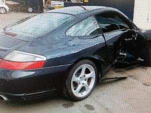 Porsche 911 3.6 Carrera 4 24V Épave (2004, Bleu)