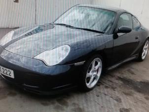 Porsche 911 3.6 Carrera 4 24V Épave (2004, Bleu)