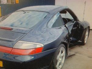 Porsche 911 3.6 Carrera 4 24V Épave (2004, Bleu)