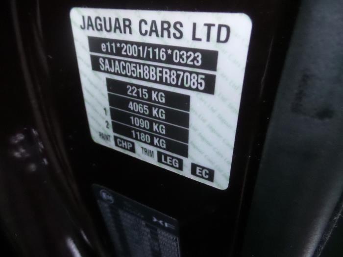 Jaguar XF Samochód złomowany (2010, Czerwony)