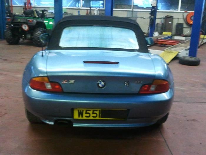 BMW Z3 Roadster 1.9 Épave (2001, Bleu)