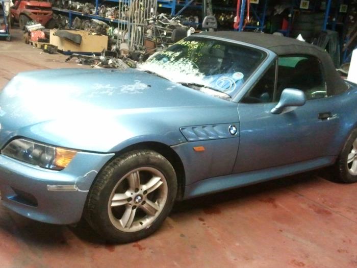 BMW Z3 Roadster 1.9 Épave (2001, Bleu)