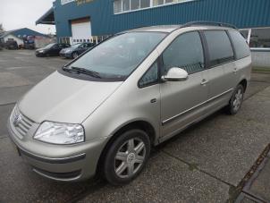 Volkswagen Sharan 2.0 TDI Vehículo de desguace (2006, Beige)