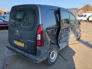 Peugeot Partner 1.6 BlueHDI 75 Épave (2018, Gris)