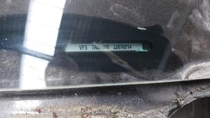 Peugeot Partner 1.6 BlueHDI 75 Épave (2018, Gris)