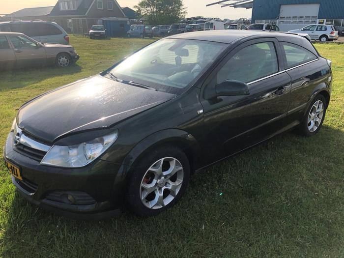 Opel Astra H GTC 1.9 CDTi 100 Vehículo de desguace (2006, Negro)