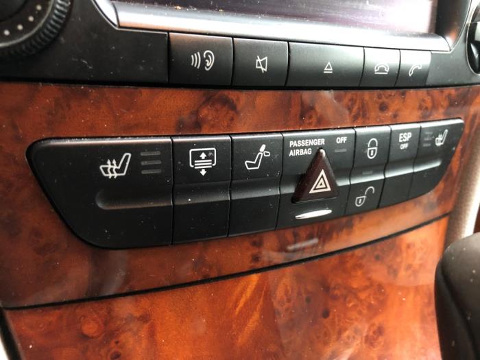 Mercedes E-Klasse Vehículo de desguace (2004, Metálico, Gris plateado)