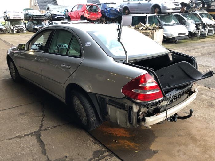 Mercedes E-Klasse Vehículo de desguace (2004, Metálico, Gris plateado)