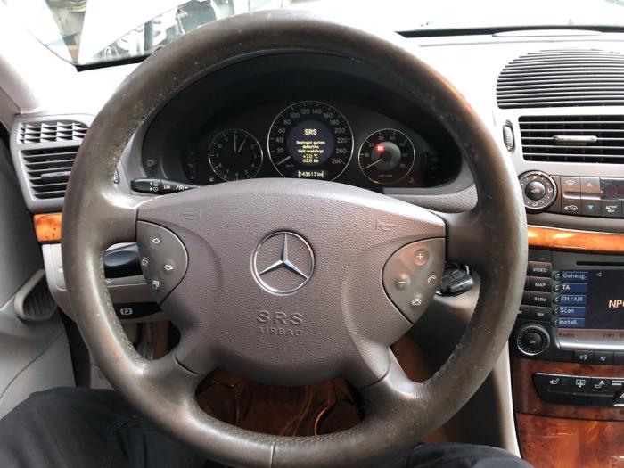 Mercedes E-Klasse Vehículo de desguace (2004, Metálico, Gris plateado)
