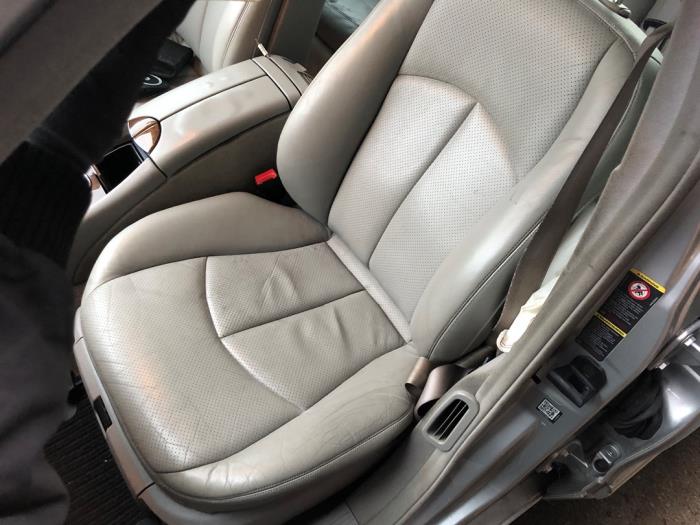 Mercedes E-Klasse Vehículo de desguace (2004, Metálico, Gris plateado)